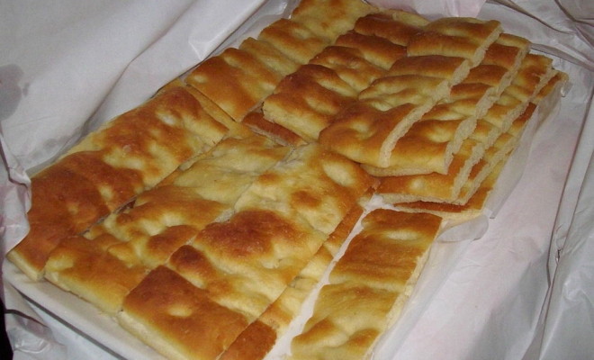 1024px-Focaccia_Genovese_02